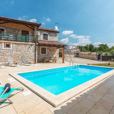 Lovely Home In Visnjan With Outdoor Swimming Pool Exteriör bild