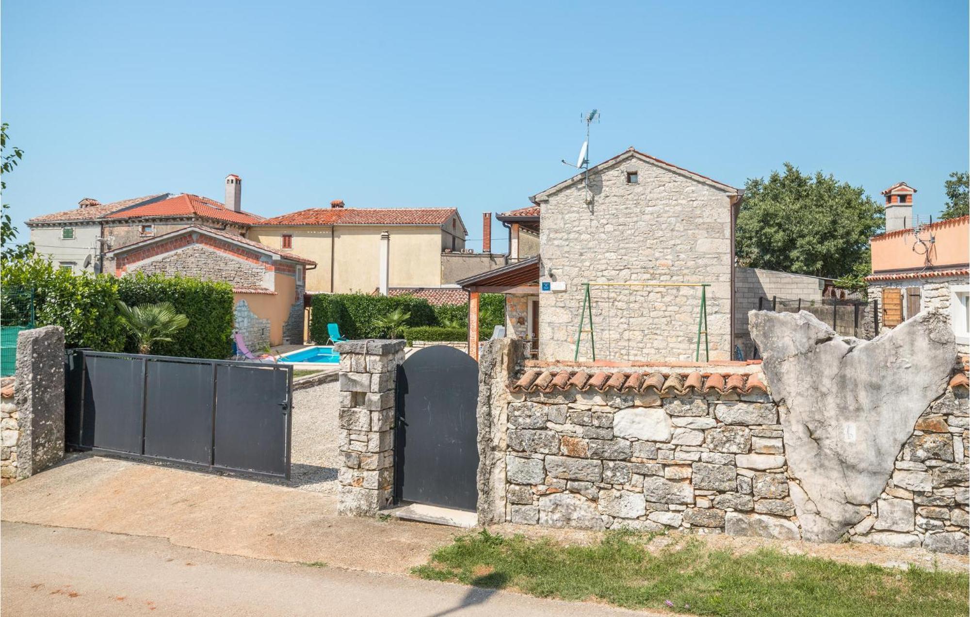 Lovely Home In Visnjan With Outdoor Swimming Pool Exteriör bild