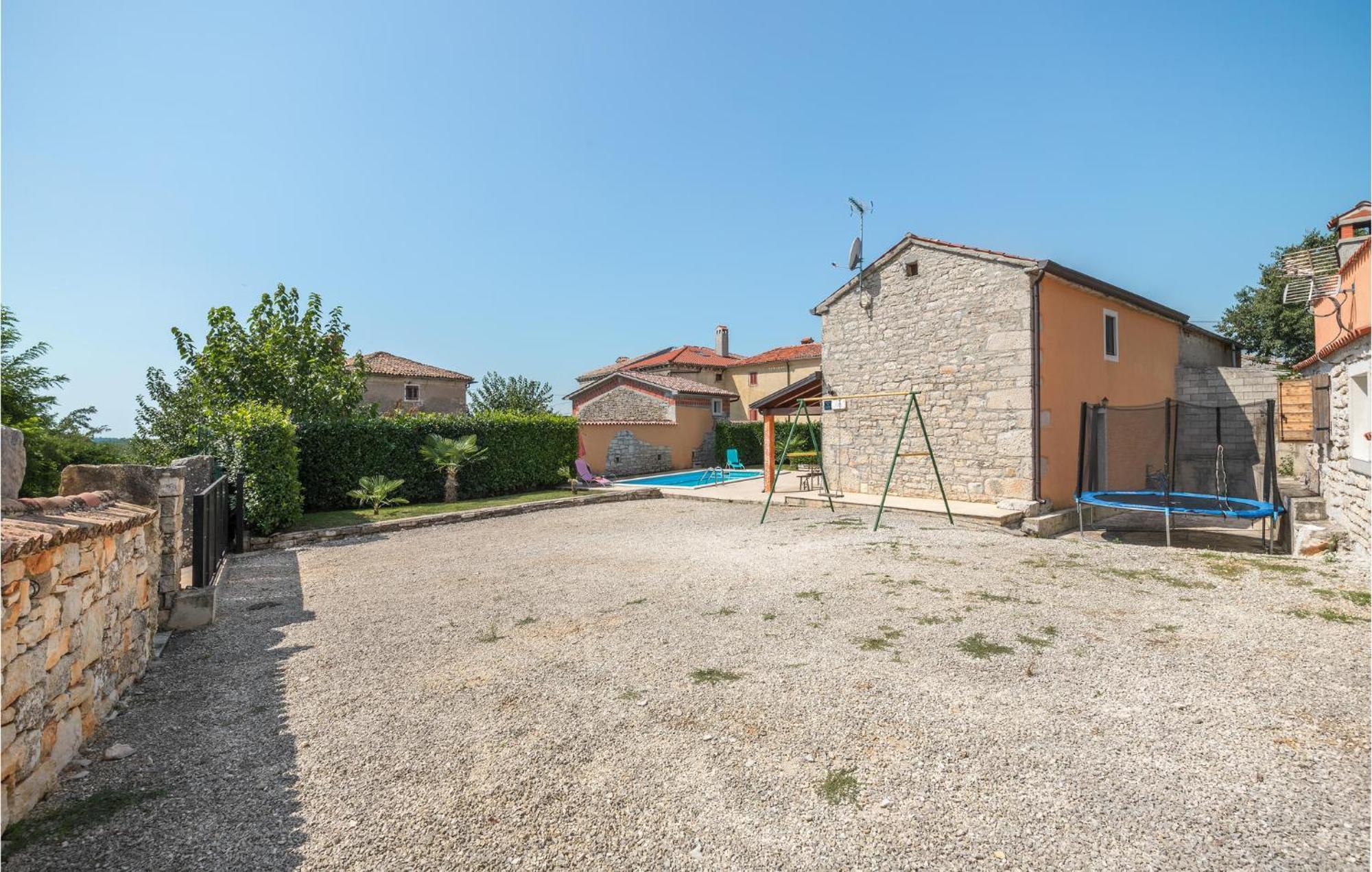 Lovely Home In Visnjan With Outdoor Swimming Pool Exteriör bild